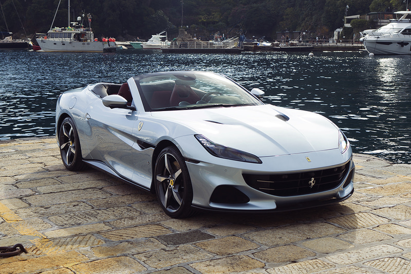 ポルトフィーノ M（左）と2018年に日本で公開されたポルトフィーノ（右）