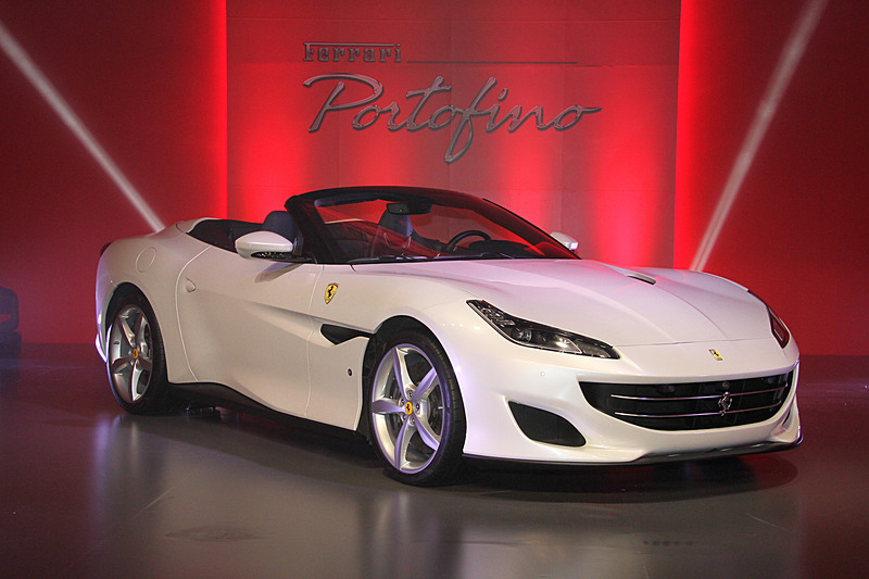 ポルトフィーノ M（左）と2018年に日本で公開されたポルトフィーノ（右）