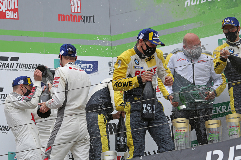 総合優勝を飾ったゼッケン99番の BMW M6 GT3 (ROWE RACING)