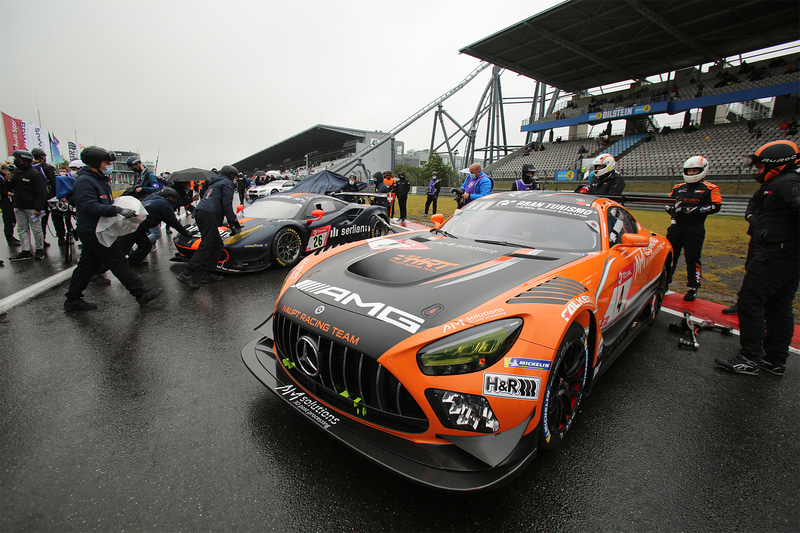ポールポジションはゼッケン4番のメルセデス-AMG AMG GT3