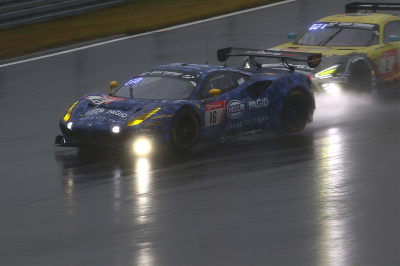 グループ2も雨の中でのスタートとなった