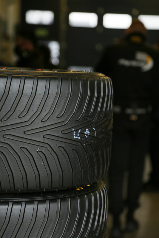 Novel Racingとタッグを組み10年ぶりにニュルに復帰したTOYO TIREとNovel Racingのピット