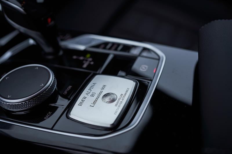 すべてのBMW ALPINAモデルには、製造番号を刻印したアルピナ・プロダクション・プレートが車内に取り付けられる