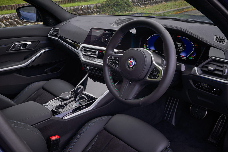 内装：アルカンタラ・センサテック