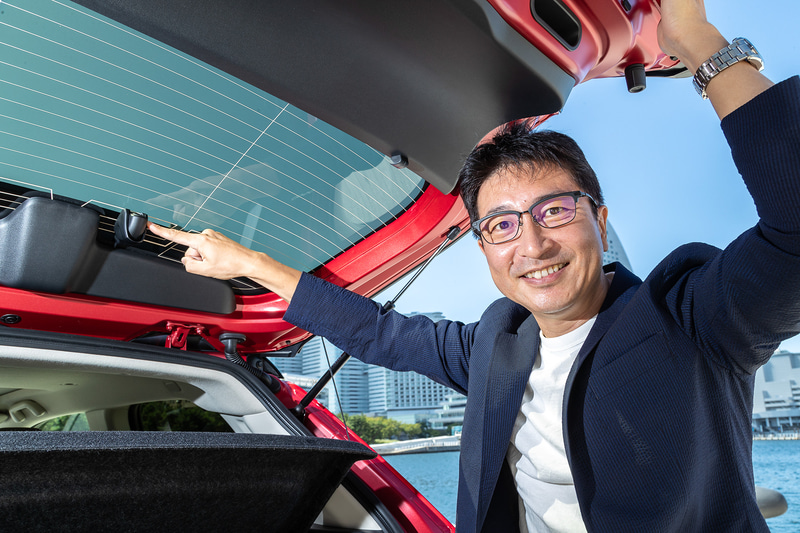 「センターカメラミラーシステム」のカメラ部はテールゲート内側の上部に配置