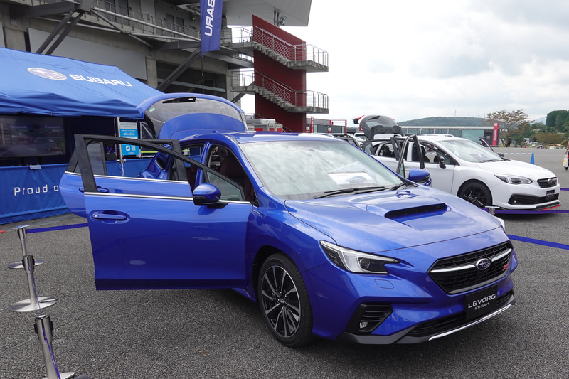 SUPER GT第5戦富士に展示された新型「レヴォーグ STI Sport」と「インプレッサ STI Sport」