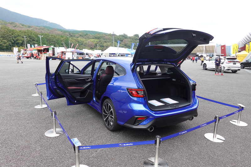 シンプルな展示がスバルらしい