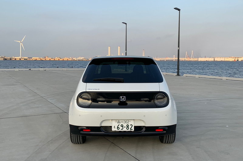 後ろから見てもサイドカメラは見えません