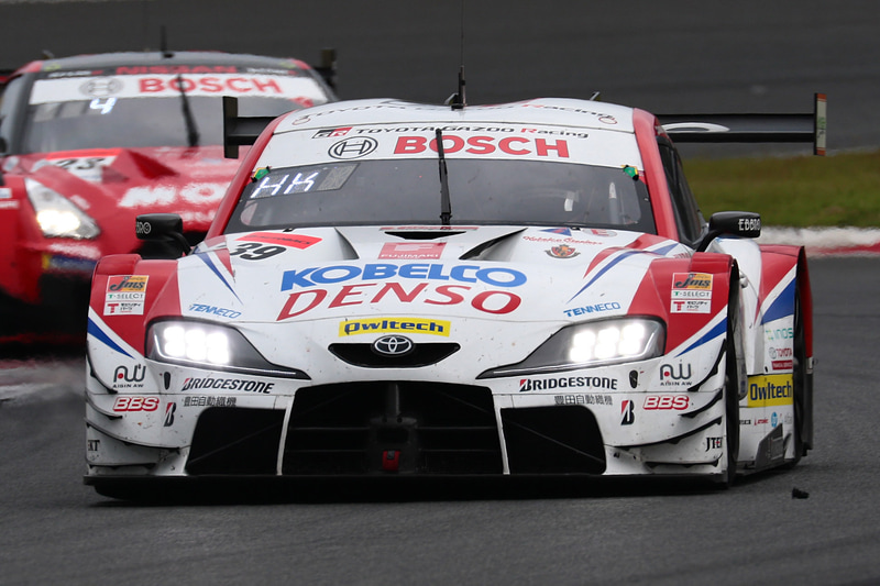 SUPER GT第5戦富士、シーズン初の有観客試合を優勝したのは39号車 DENSO KOBELCO SARD GR Supra（ヘイキ・コバライネン/中山雄一組、BS）