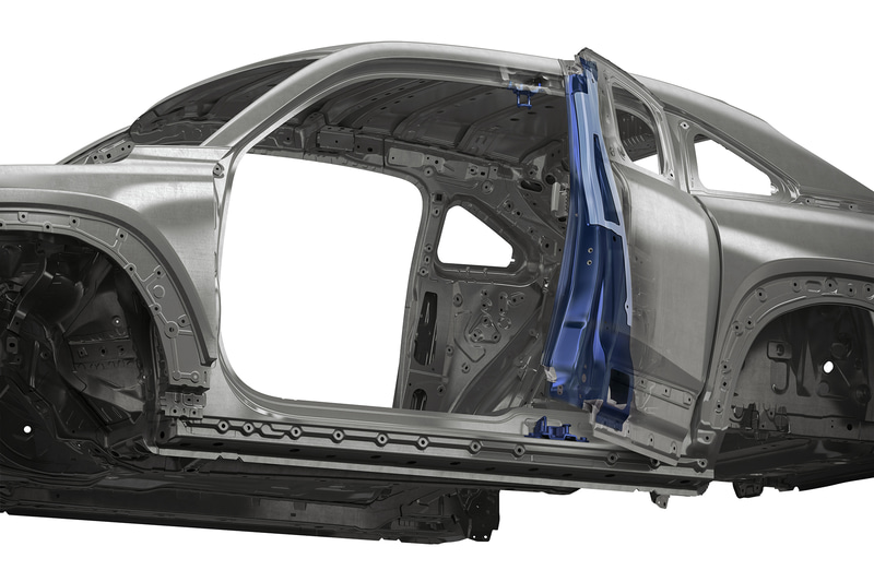 フロントドア82度、リアドア80度まで開くセンターオープン式のドア構造を実現したフリースタイルドア