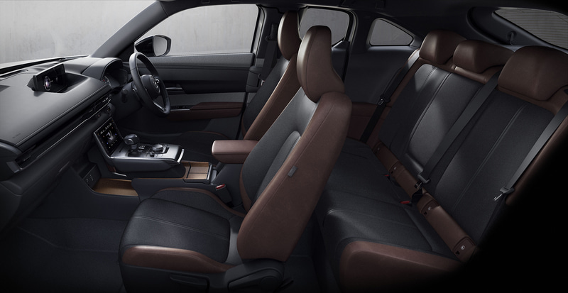 ブラウンの合皮とデニム調のクロスを組み合わせたヴィンテージ調のコーディネートとなる「インダストリアル クラシック」（ブラウン内装）