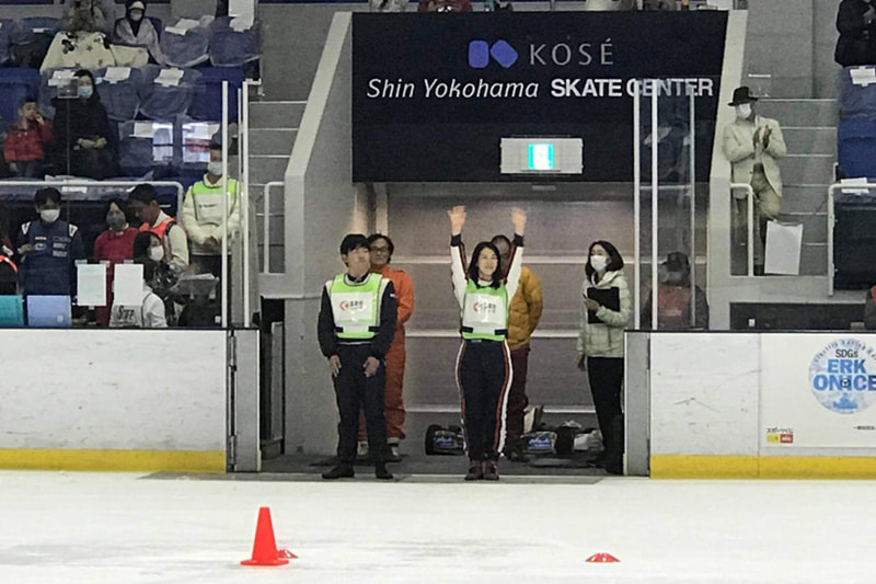 開会式のチーム紹介では、まるでフィギュアスケーターがこれから演技に臨むように、スケートリンクへの入り口でご挨拶させていただきました。約5年ぶりに着たレーシングスーツも、入ってよかった（笑）。翌日は腕や足が筋肉痛になったので、いつか娘と一緒に走れるように、これからちゃんと筋トレと体力づくりに励みたいなと思います