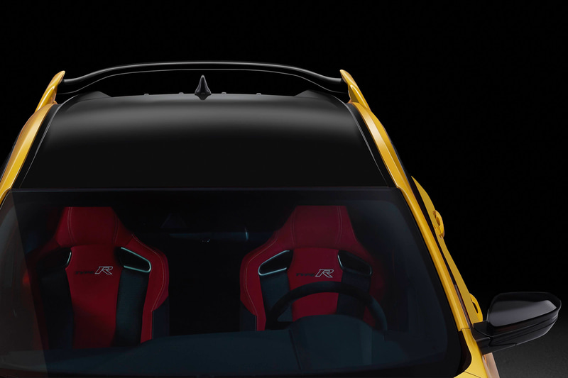 シビック TYPE R Limited EditionではBBS製20インチ鍛造アルミホイールやミシュラン パイロットスポーツ Cup2（タイヤサイズは前後245/30ZR20）などを装備