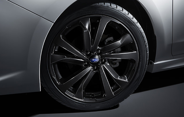 225/40R18タイヤ&18インチアルミホイール（ダークメタリック塗装）