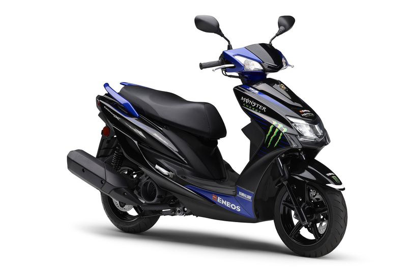 レーシングマシンを彷彿させるカラーリングを採用