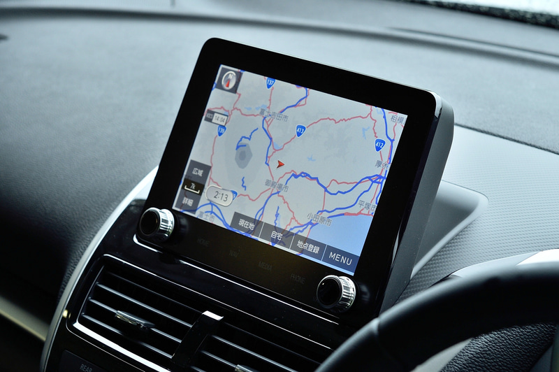 スマートフォン連携ナビゲーションの画面を8インチに変更