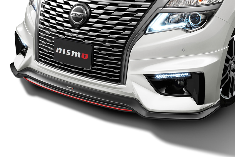 LEDイルミネーションランプ付き（フロントアンダースポイラー部）