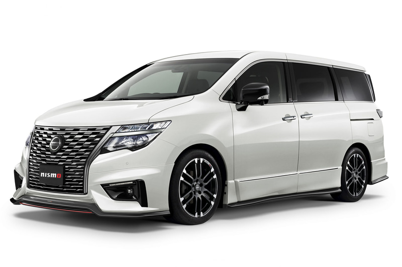 「エルグランド」（E52）用のエアロパーツ装着車