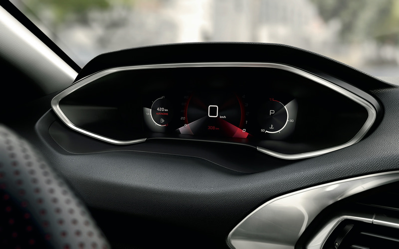 デジタルヘッドアップインストルメントパネルを新たに採用