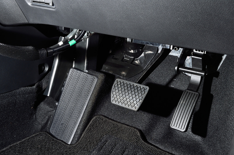 テックマチックはリンケージではなく、ワイヤーを介してペダルを操作するので操作感がリニアで変なクセが感じられない