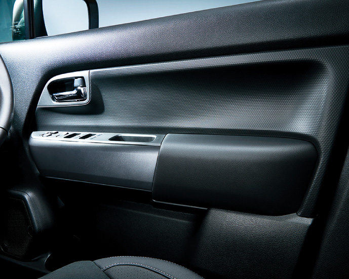 ドアトリムカラーパネル（ダークグレーパール）・ドアトリムクロス（フロントドア、レザー調）