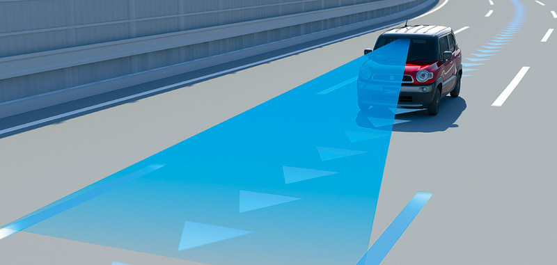 車線中央付近の走行維持をサポートする車線維持支援機能をスズキ初採用したほか、全車速追従機能付アダプティブクルーズコントロールの採用など、スズキ セーフティ サポートを充実