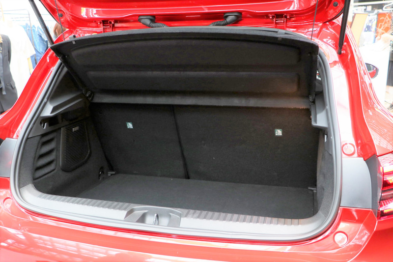 後席は4：6可倒式