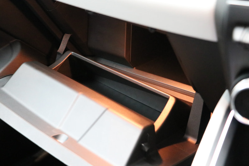 グローブボックス