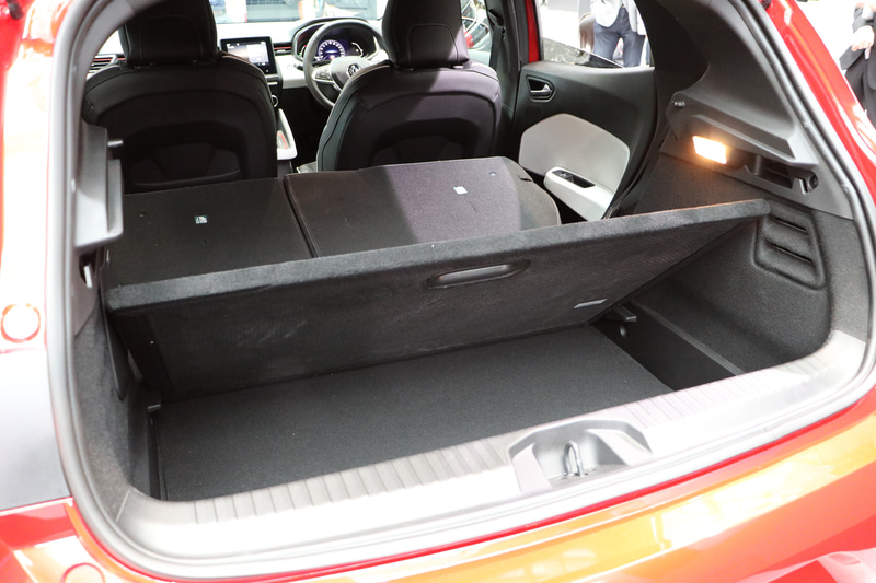 床下にも収納スペースを確保