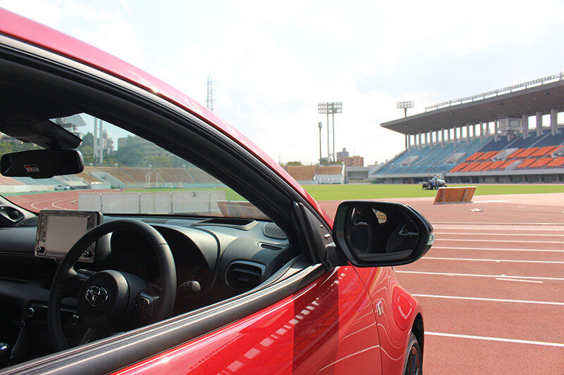 チケットの価格は5万円/台（1名～4名まで観戦可能）。1台あたりの定員は最大4名（推奨観戦人数：2名）で、運転席、助手席以外の後部座席からは十分にピッチが見えませんので、予めご了承くださいとのこと