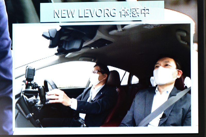 スバルスタッフ以外で新型レヴォーグの公道試乗を初めて行なった人がJALの北田氏