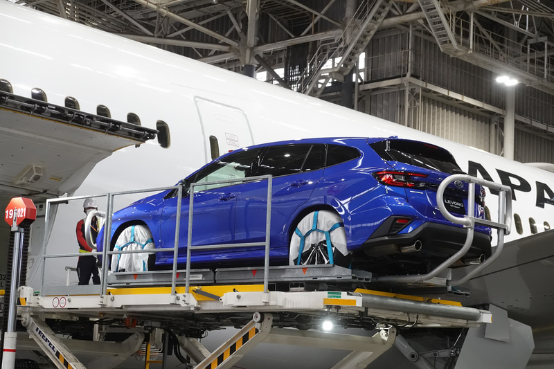 ハイリフトローダーでぐっと持ち上げる