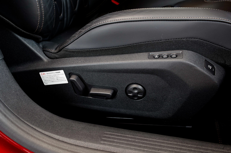 ナッパレザーシート（運転席メモリー付き）