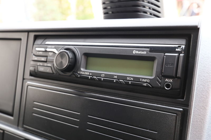 ラジオはBluetooth対応でハンズフリー通話もできるタイプが全車に標準