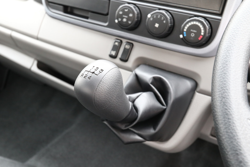 5速マニュアルトランスミッション