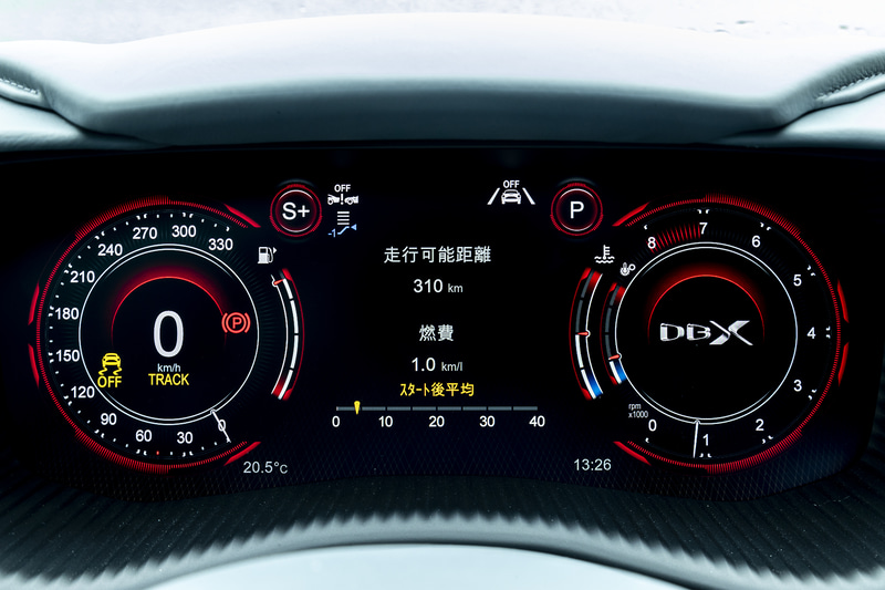 走行モードを切り替えるとメーター内の表示も変わる