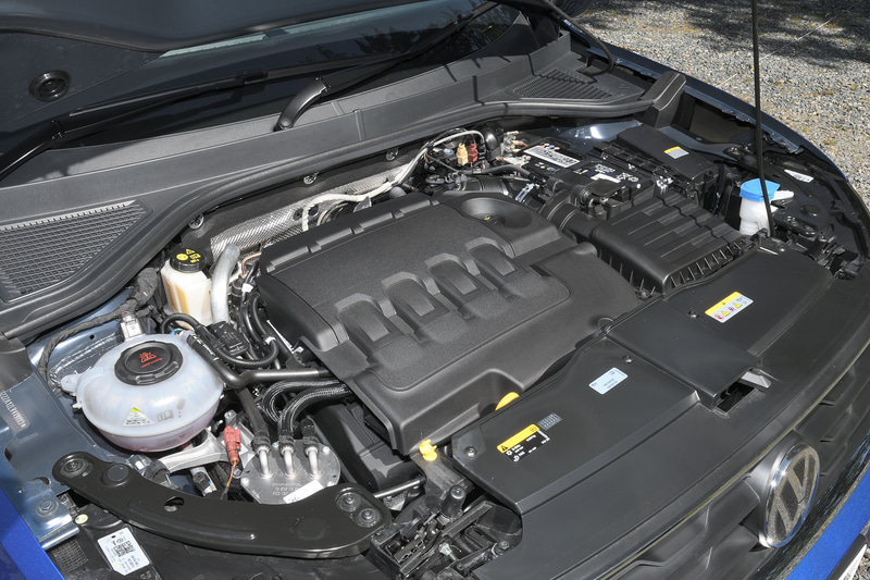 搭載する直列4気筒DOHC 2.0リッターディーゼルターボエンジンは、最高出力110kW（150PS）/3500-4000rpm、最大トルク340Nm（34.7kgm）/1750-3000rpmを発生。燃費性能はWLTCモード燃費値で18.6km/Lを実現