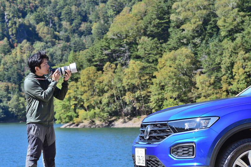 菅沼に到着後、早々に撮影を開始する今浦さん。魅力的に見える場所を貪欲に探し求める探究心に圧倒されました