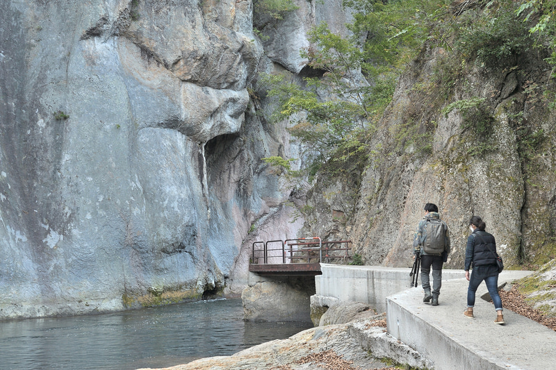 続いて国指定天然記念物の名勝「吹割の滝」へ移動。今浦さんが実際に撮影した作品は文末でご紹介しますのでお楽しみに
