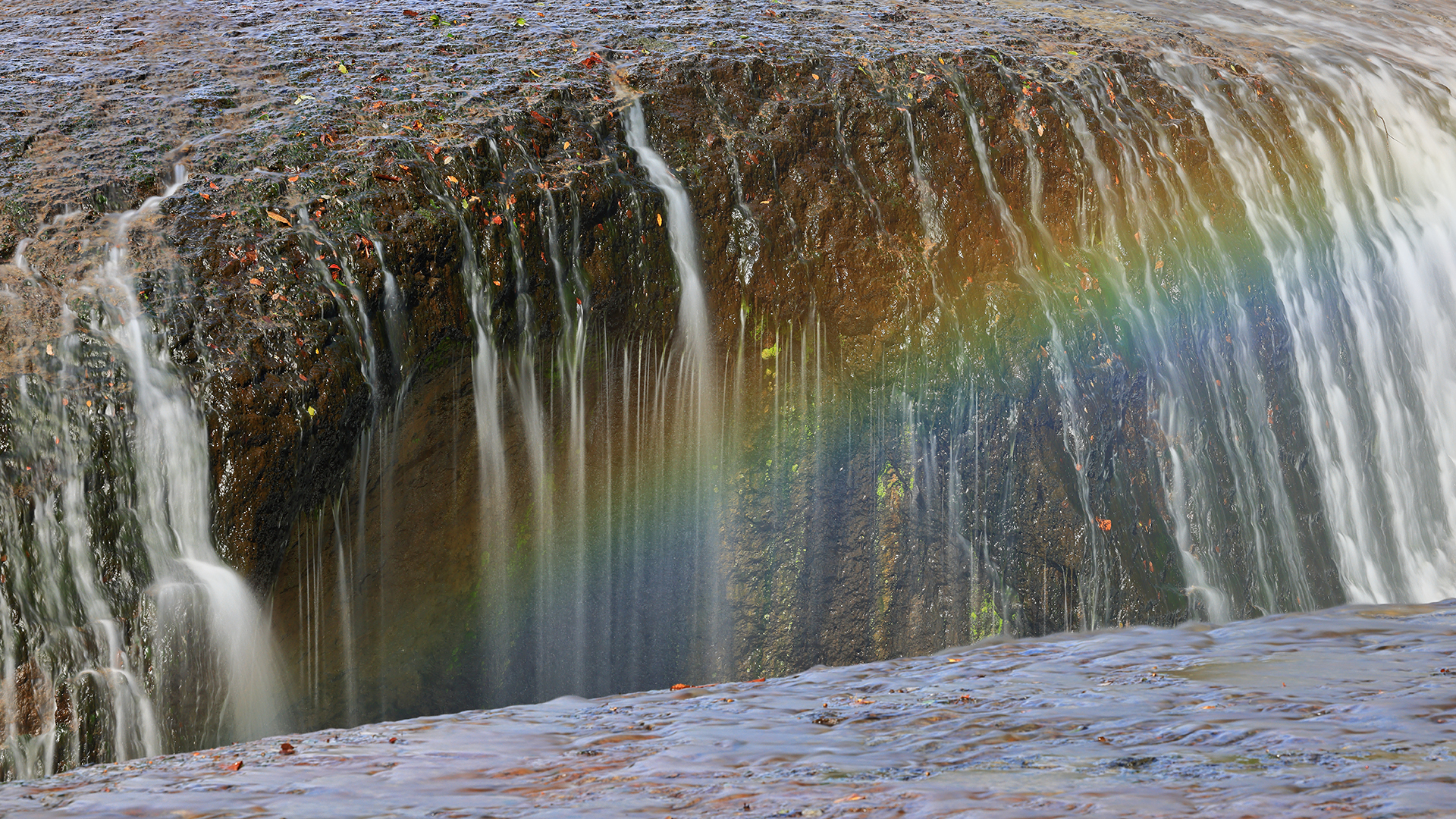 虹を描くためPLフィルターの効果は最大に。スローシャッターではブレに最大の警戒を。　EOS R5　RF70-200mm F2.8 L IS USM　ISO200　f11　8秒　ND64＋PL