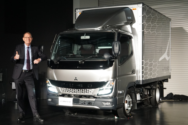 新型キャンター発表会