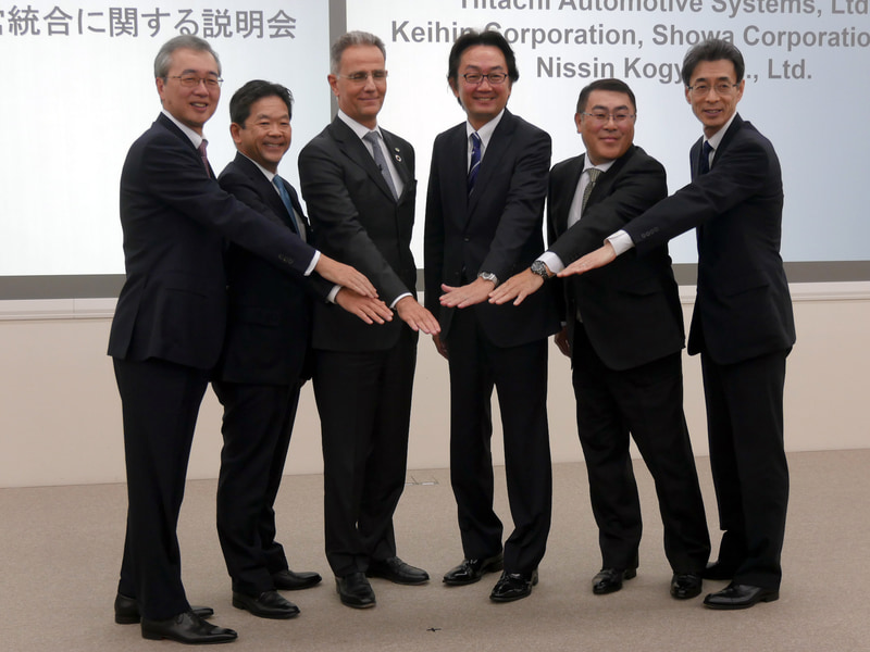 2019年10月に行なわれた記者会見に出席した株式会社日立製作所、本田技研工業株式会社、日立オートモティブシステムズ株式会社、株式会社ケーヒン、株式会社ショーワ、日信工業株式会社の6社幹部