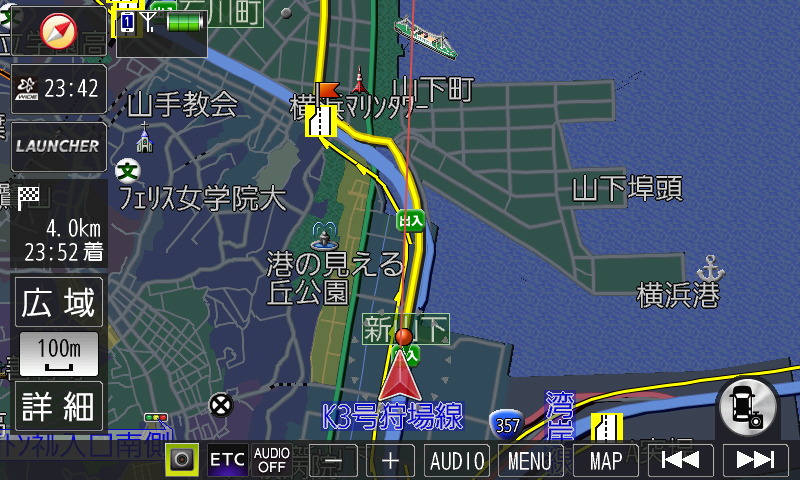 都市高速から一般道へ。どちらもまったく問題なく走行している道路を認識した