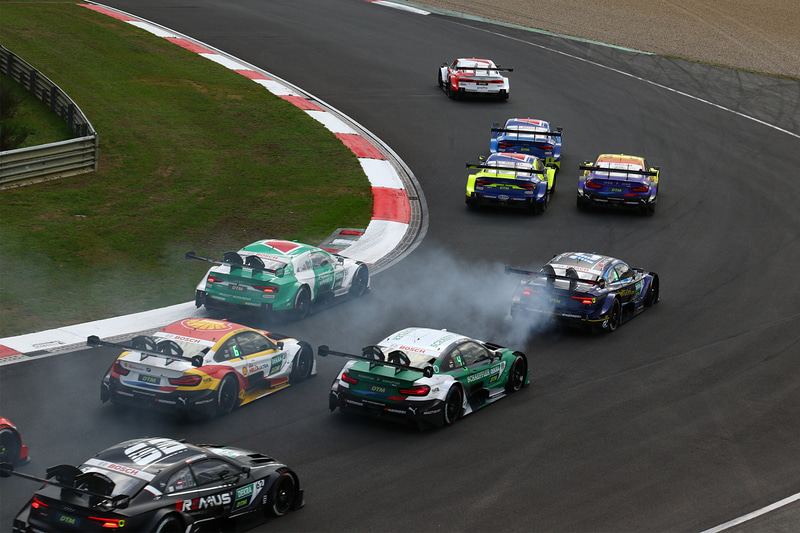  #4ロビン・フリジン（Audi Sport Team Abt Sportsline）、#51ニコ・ミューラー（Audi Sport Team Abt Sportsline）、#11マルコ・ウィットマン（BMW Team RMG）