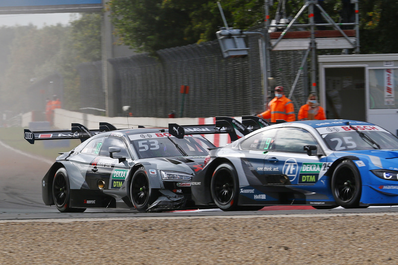 #25フィリップ・エング（BMW Team RBM）と#53ジャミー・グリーン（Audi Sport Team Rosberg）のバトル。この後29周目にジャミー・グリーンはリタイア