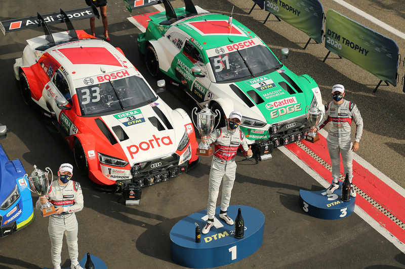 レース1の表彰式