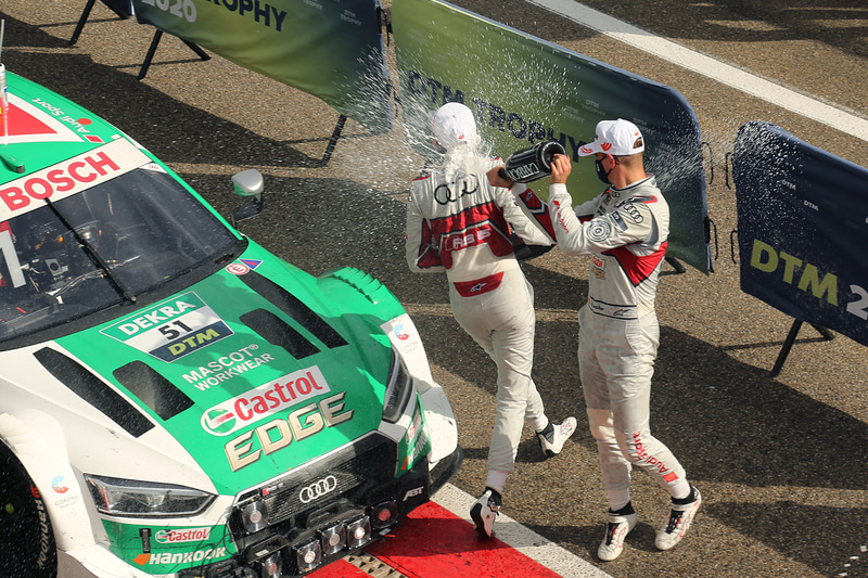 レース1の表彰式