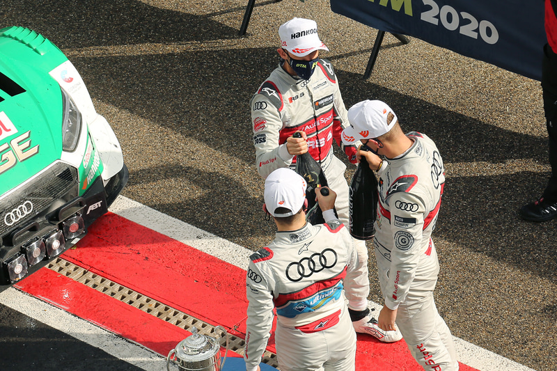 レース1の表彰式