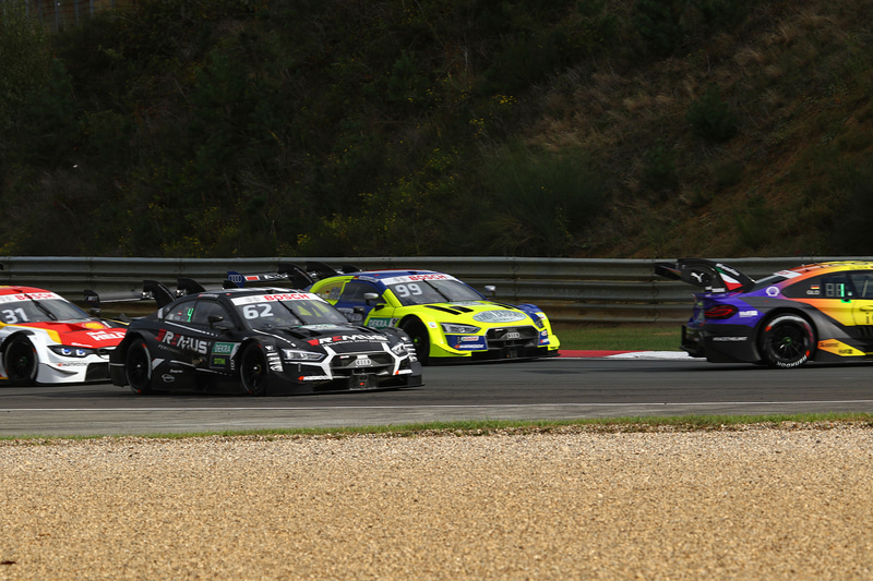 #62フェルディナンド・ハプスブルク、#99マイク・ロッケンフェラー、#31シェルドン・ファンデルリンデの3位争い