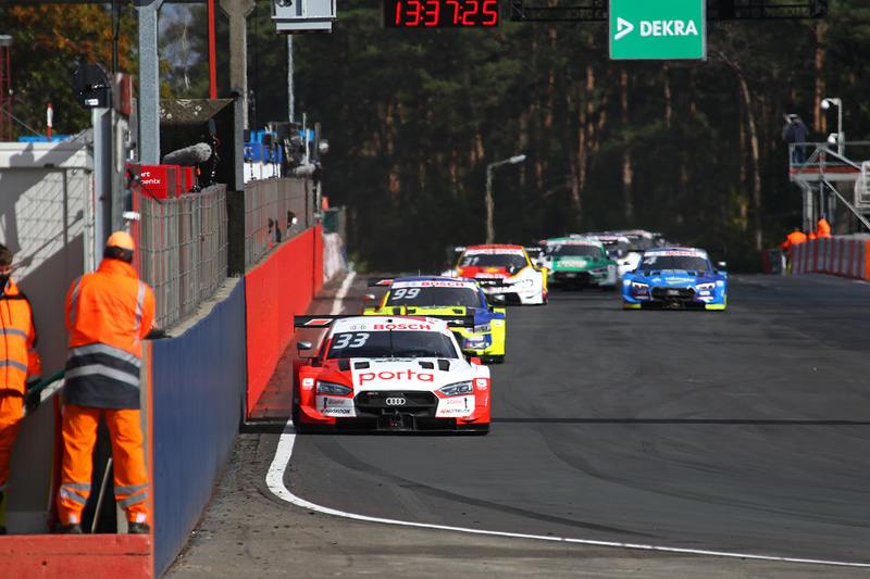 トップを走行する#33レネ・ラスト